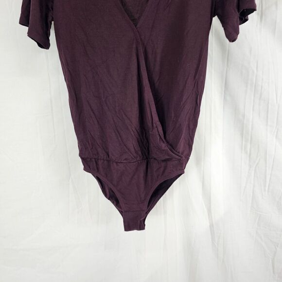 MADEWELL WOMEN'S BURGUNDY SHORT SLEEVE V-NECK FAUX WRAP DRAPEY BODYSUIT Sz XS - Picture 3 of 7